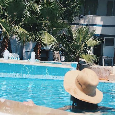 Skys Beach Hotel 마나브가트 외부 사진