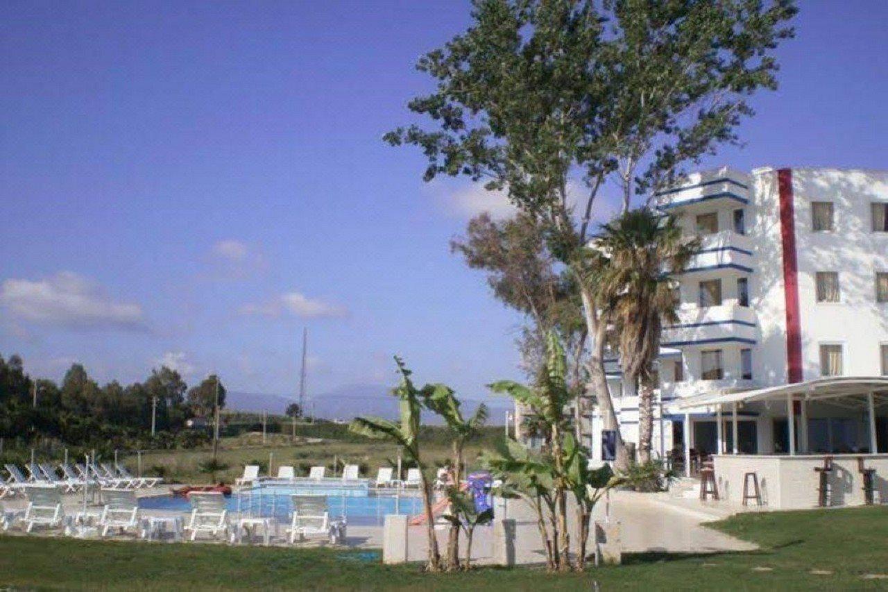 Skys Beach Hotel 마나브가트 외부 사진