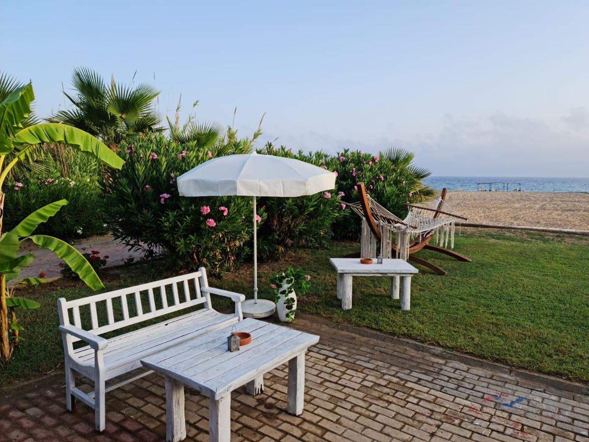 Skys Beach Hotel 마나브가트 외부 사진