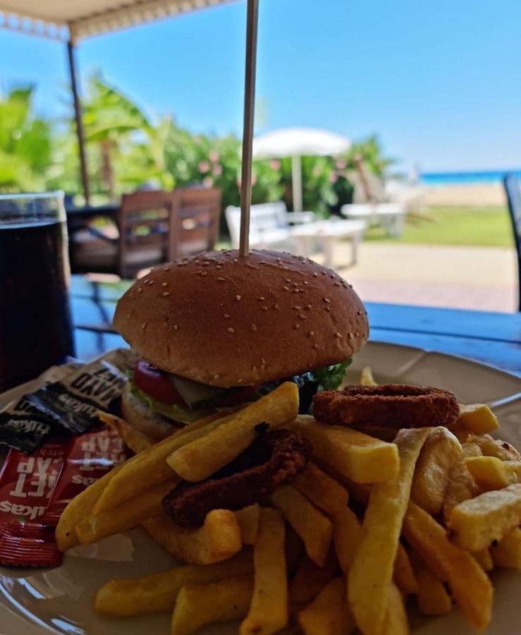 Skys Beach Hotel 마나브가트 외부 사진