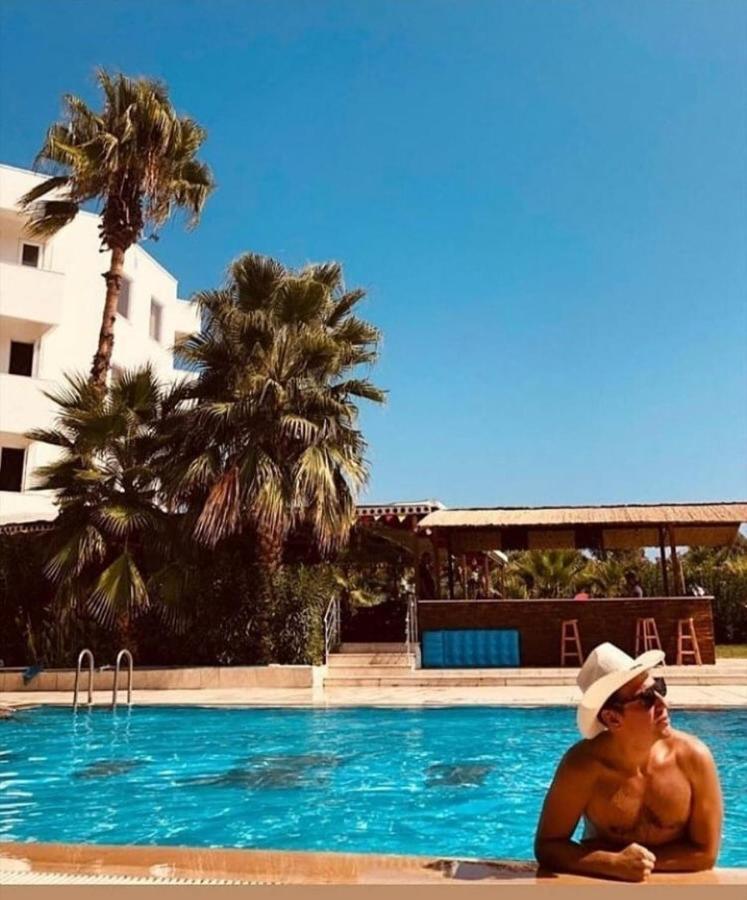 Skys Beach Hotel 마나브가트 외부 사진