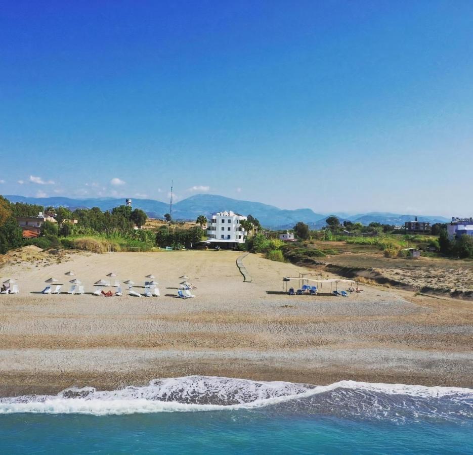 Skys Beach Hotel 마나브가트 외부 사진