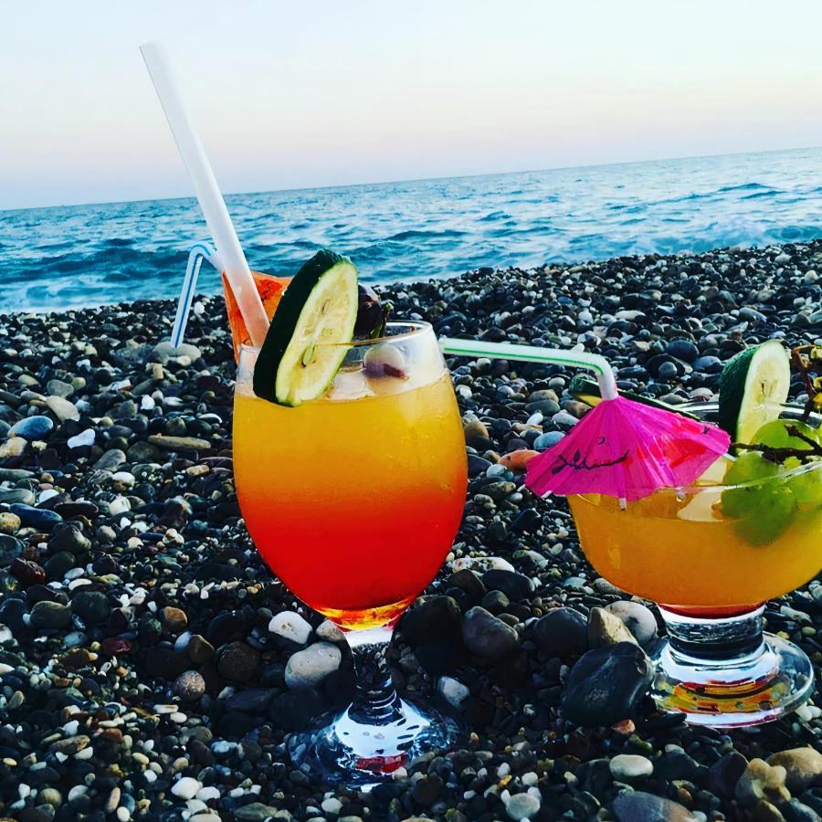 Skys Beach Hotel 마나브가트 외부 사진