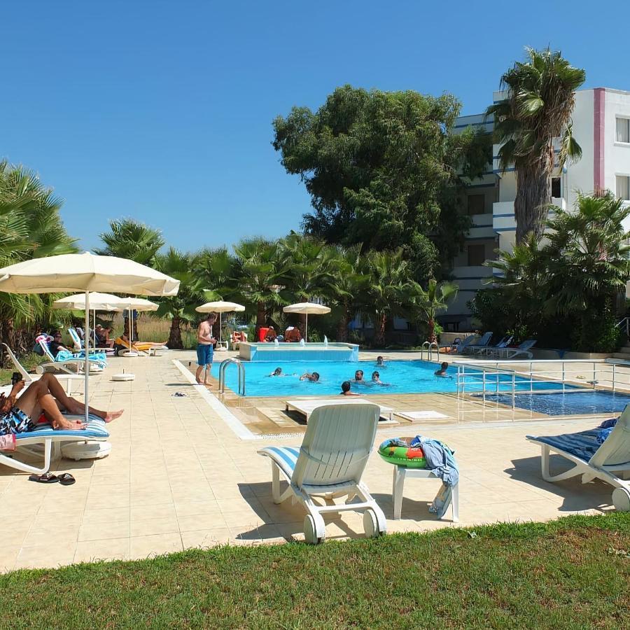 Skys Beach Hotel 마나브가트 외부 사진