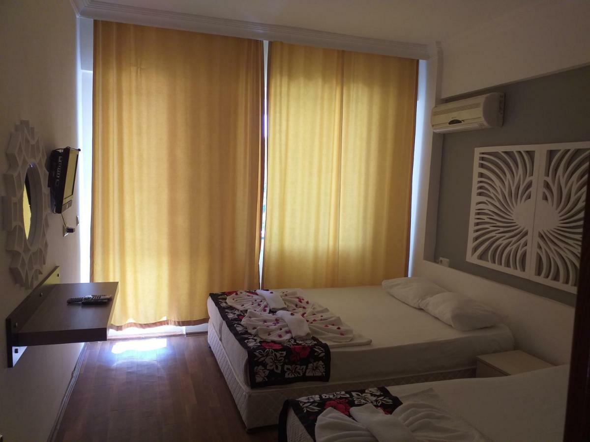 Skys Beach Hotel 마나브가트 외부 사진